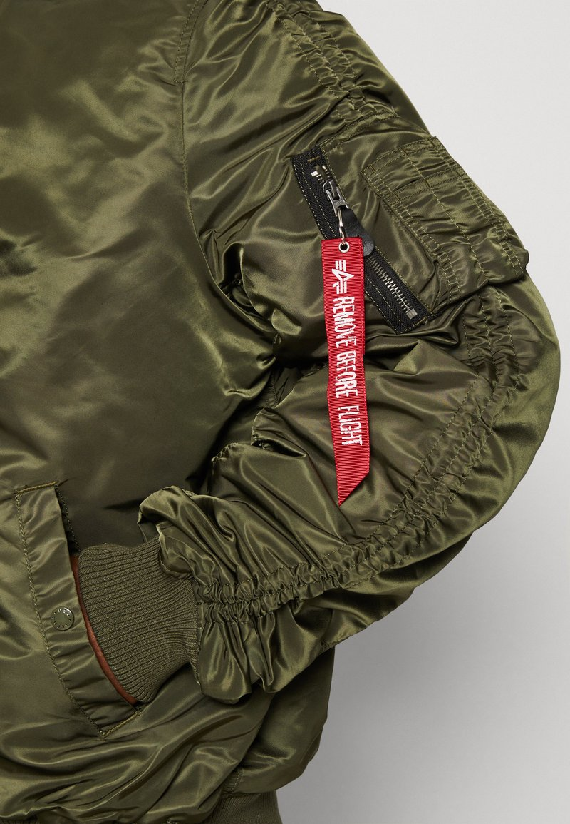 Alpha Industries Puckered Dark Olive Kurtka Bomberka Oversize Męska JZ