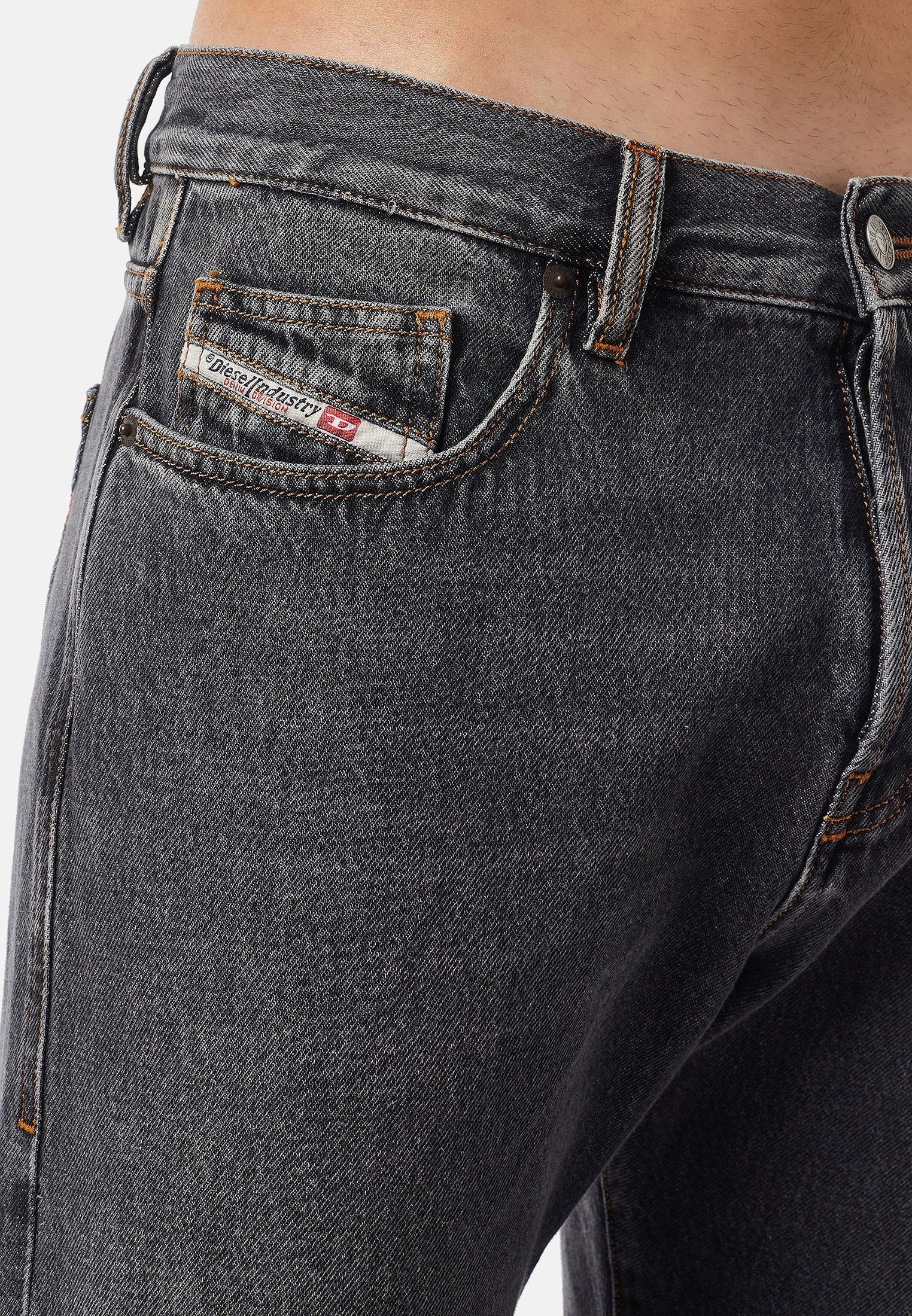 Diesel Regular Fit Mid Waist Szare Męskie Spodnie Jeansowe JZ