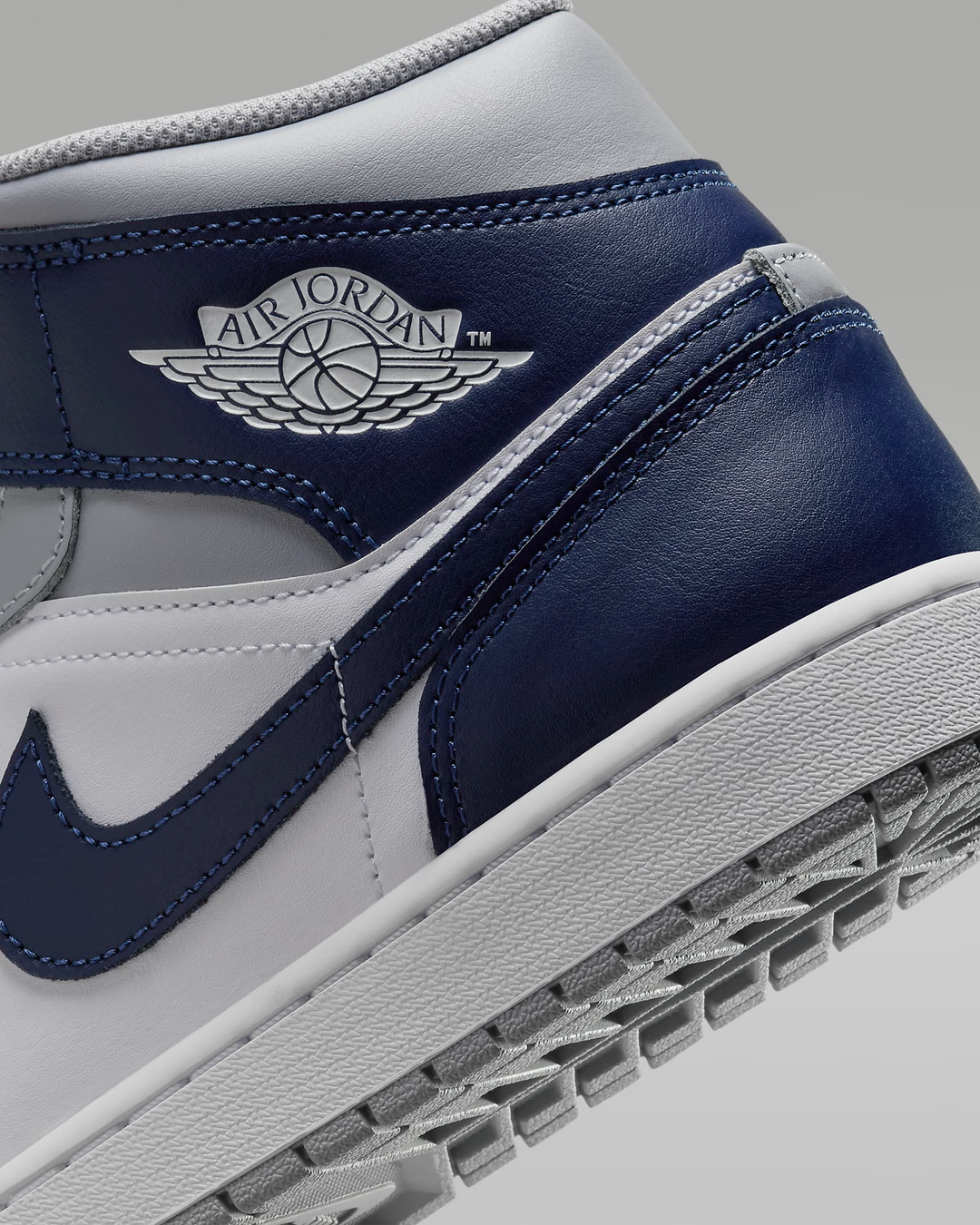 Air Jordan 1 Mid Wolf Grey Midnight Navy Szare DQ8426-104