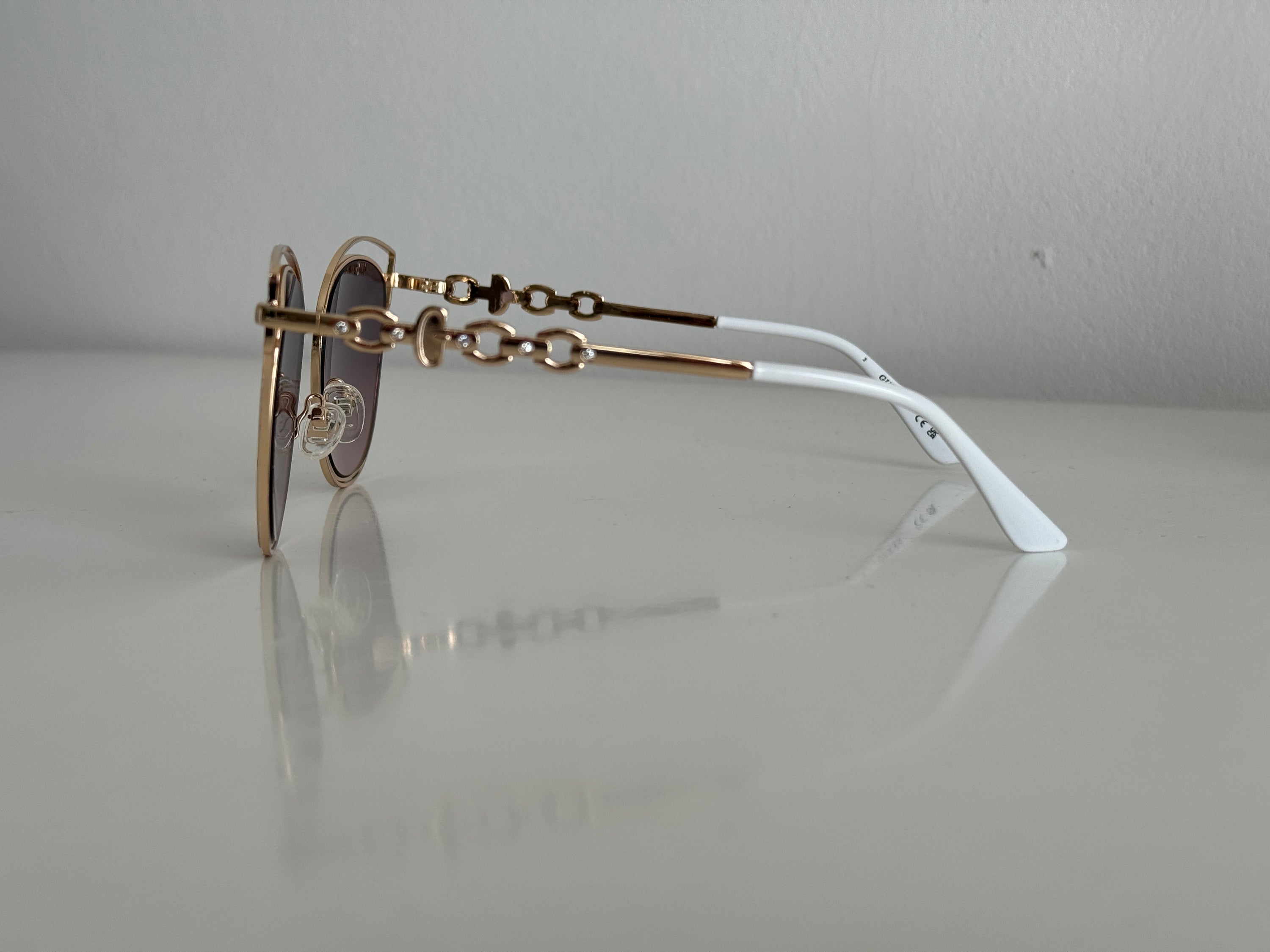 Guess GF0343 Białe Eleganckie Okulary Przeciwsłoneczne Kocie Damskie WL