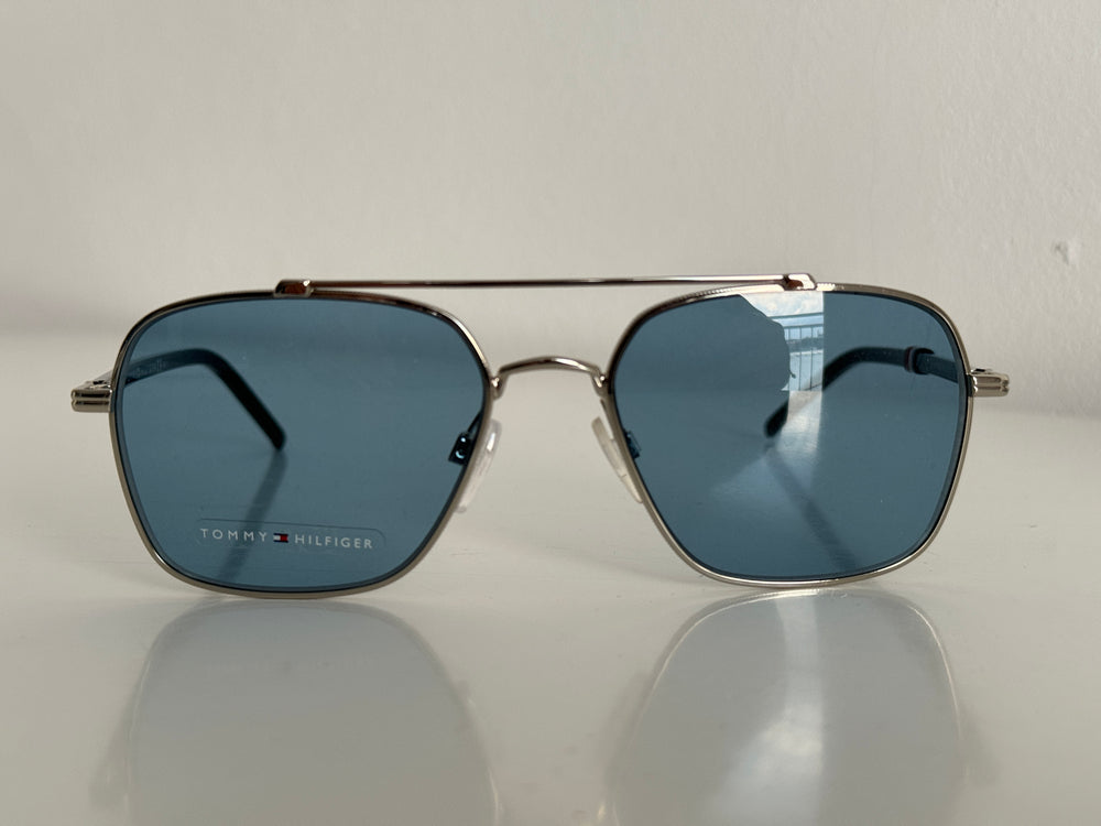 Tommy Hilfiger 010KU Srebrne Okulary Przeciwsłoneczne z Niebieskimi Szkłami Męskie Awiatorki WL