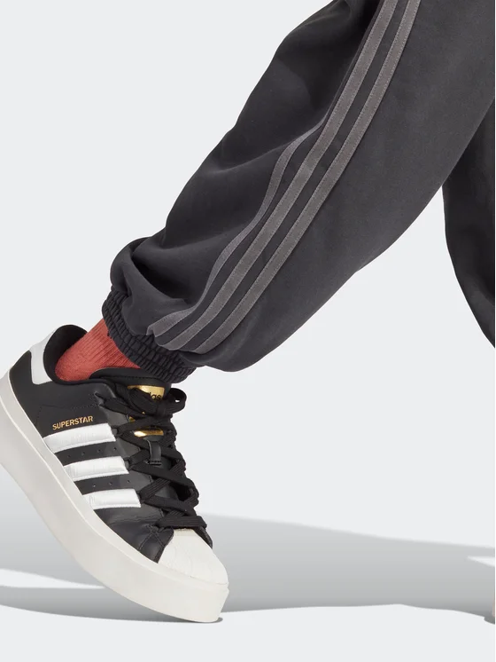 adidas Originals spodnie dresowe loose fit szare IP7140