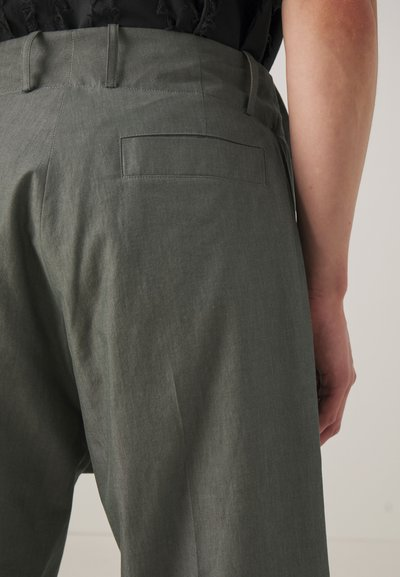 Vivienne Westwood Wreck Trouser Zielone Spodnie Materiałowe Męskie A