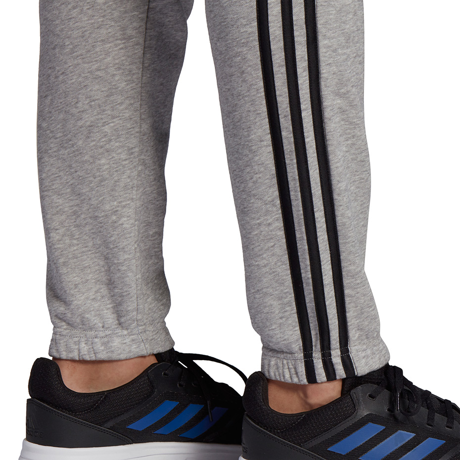 adidas Originals Spodnie męskie dresowe szare Essentials Tapered Elastic 3 Stripes GK9001