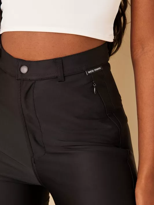 Nicki Studios Sporty Straight Pant Czarne Materiałowe Spodnie Damskie WJZ