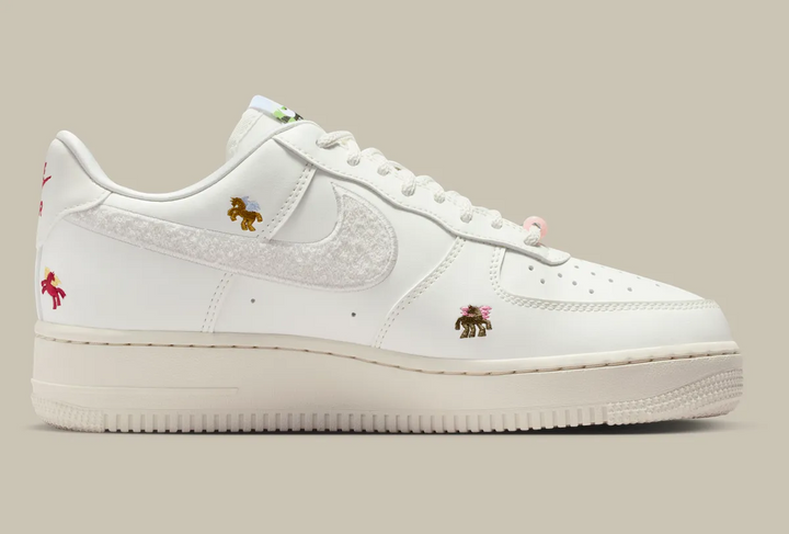 Nike Air Force 1'07 W "Pegasus" Białe Buty Sportowe Sneakersy Damskie IQ1143-100